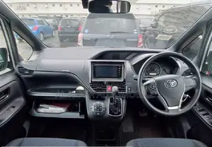 Toyota Noah 2021 Silver
