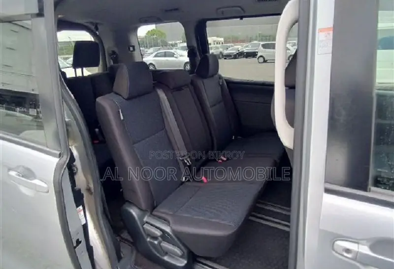 Toyota Noah 2021 Silver