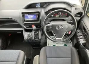 Toyota Noah 2021 Silver
