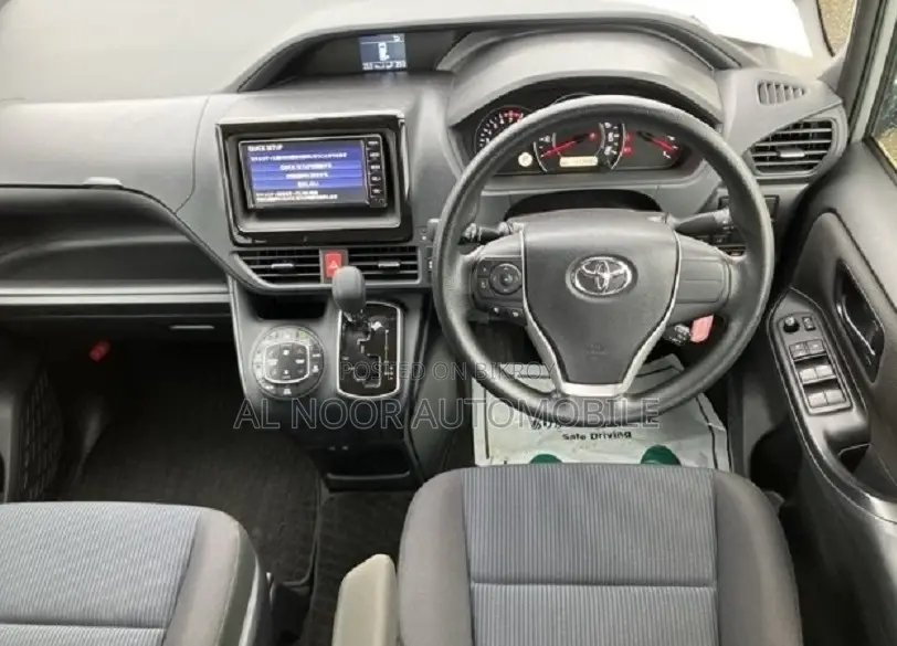 Toyota Noah 2021 Silver