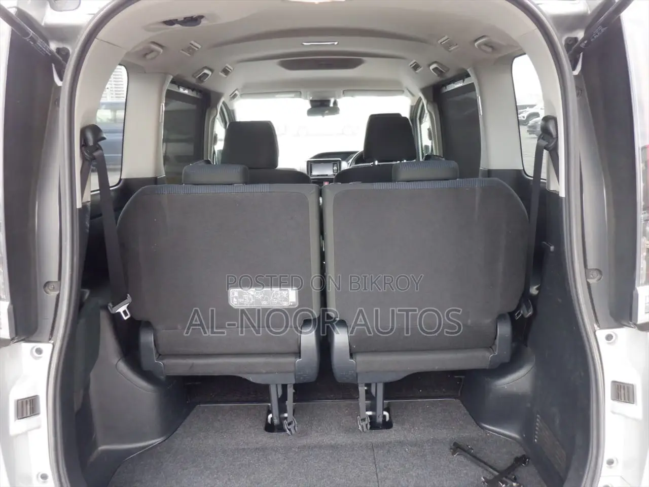 Toyota Noah 2021 Silver