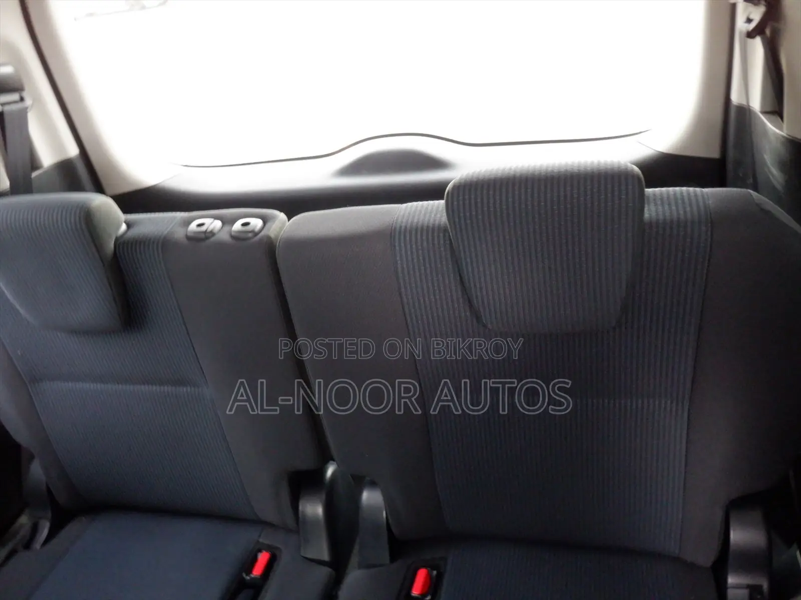 Toyota Noah 2021 Silver