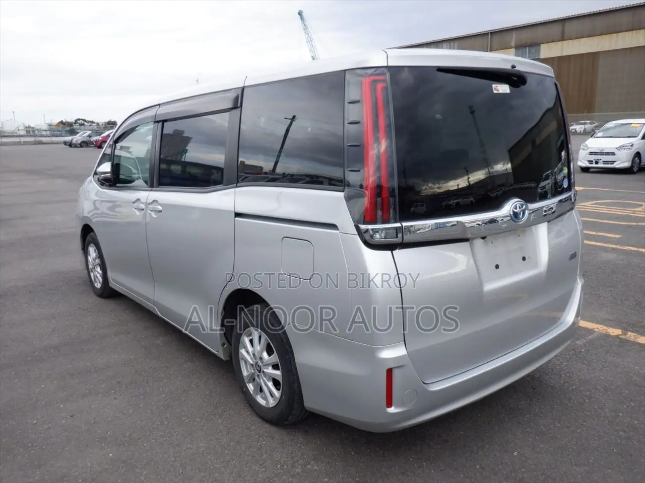 Toyota Noah 2021 Silver