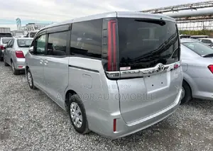 Toyota Noah 2021 Silver
