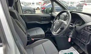 Toyota Noah 2021 Silver