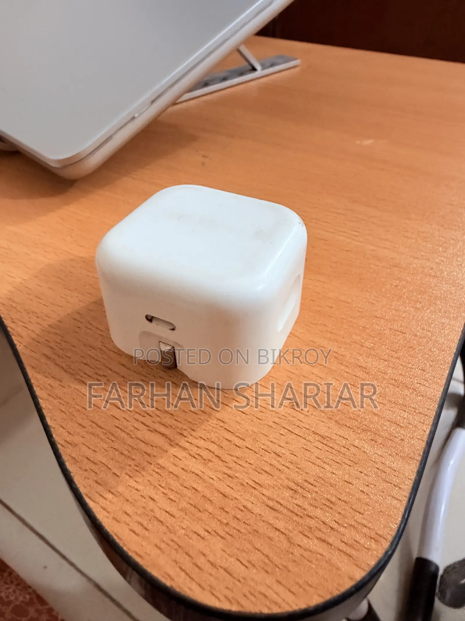 Apple Orginal 20w Adapter From Gadget and Gear