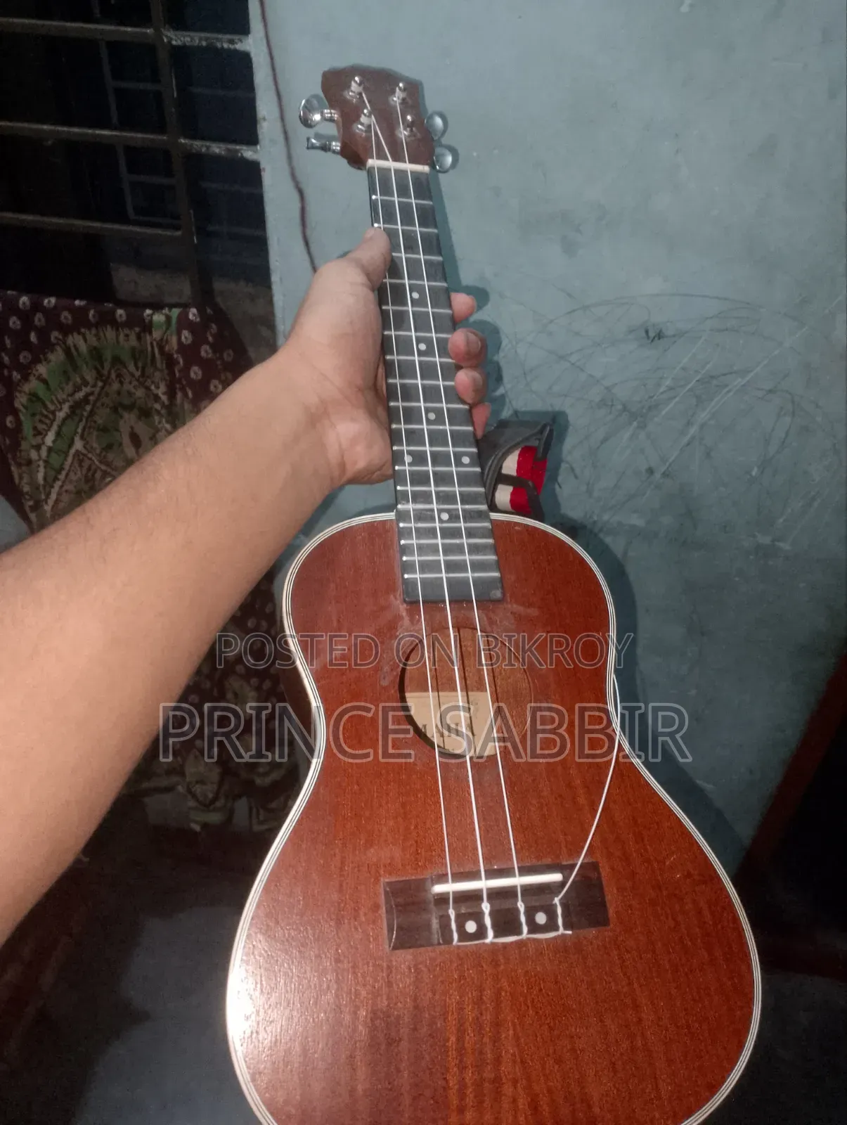 Ukulele Model 24