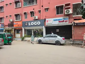 বনশ্রী মেইন রোডে ৩০০০ বর্গফুট প্রিমিয়াম শো-রুম/দোকান ভাড়া