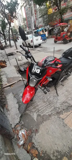 সুজুকি জিক্সার মনোটোন ২০১৭ রেড
