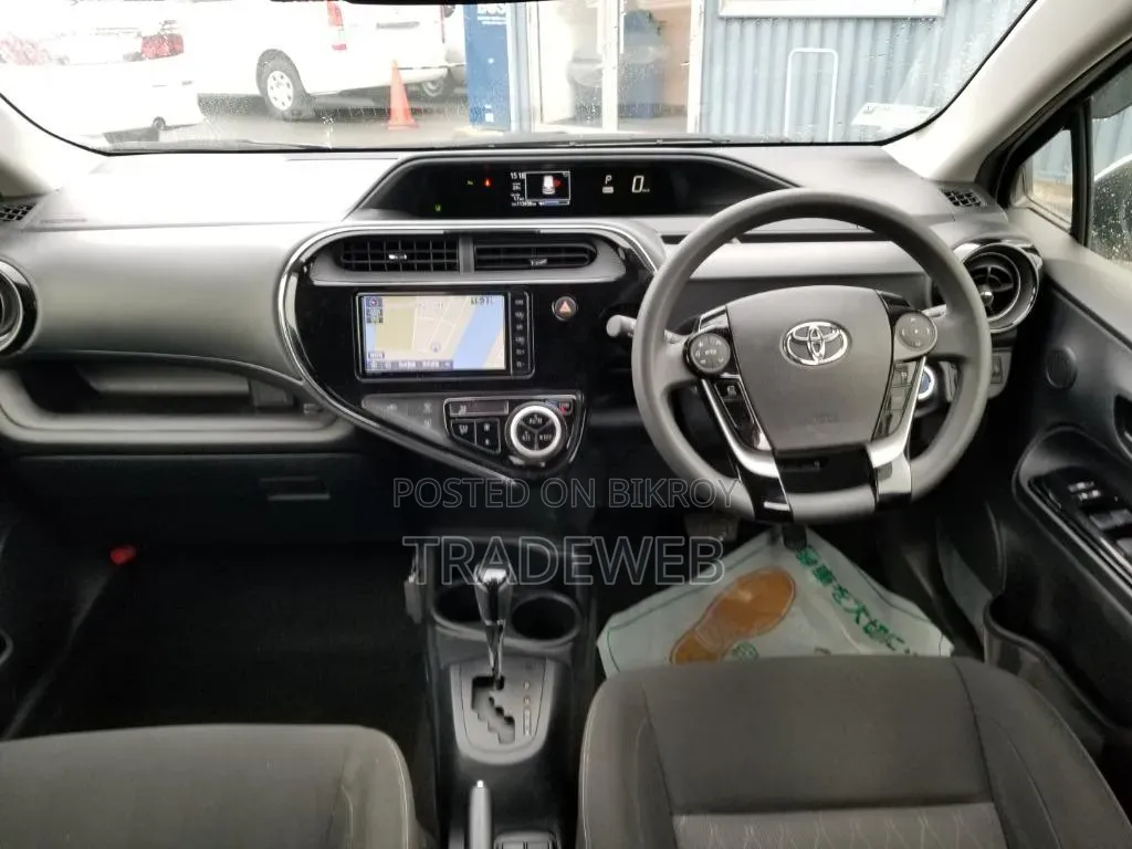 Toyota Aqua 2021 Pearl