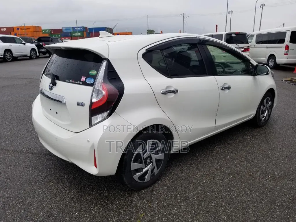 Toyota Aqua 2021 Pearl