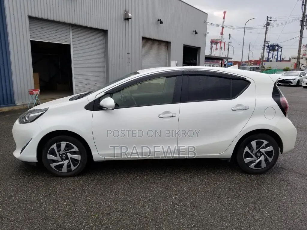Toyota Aqua 2021 Pearl