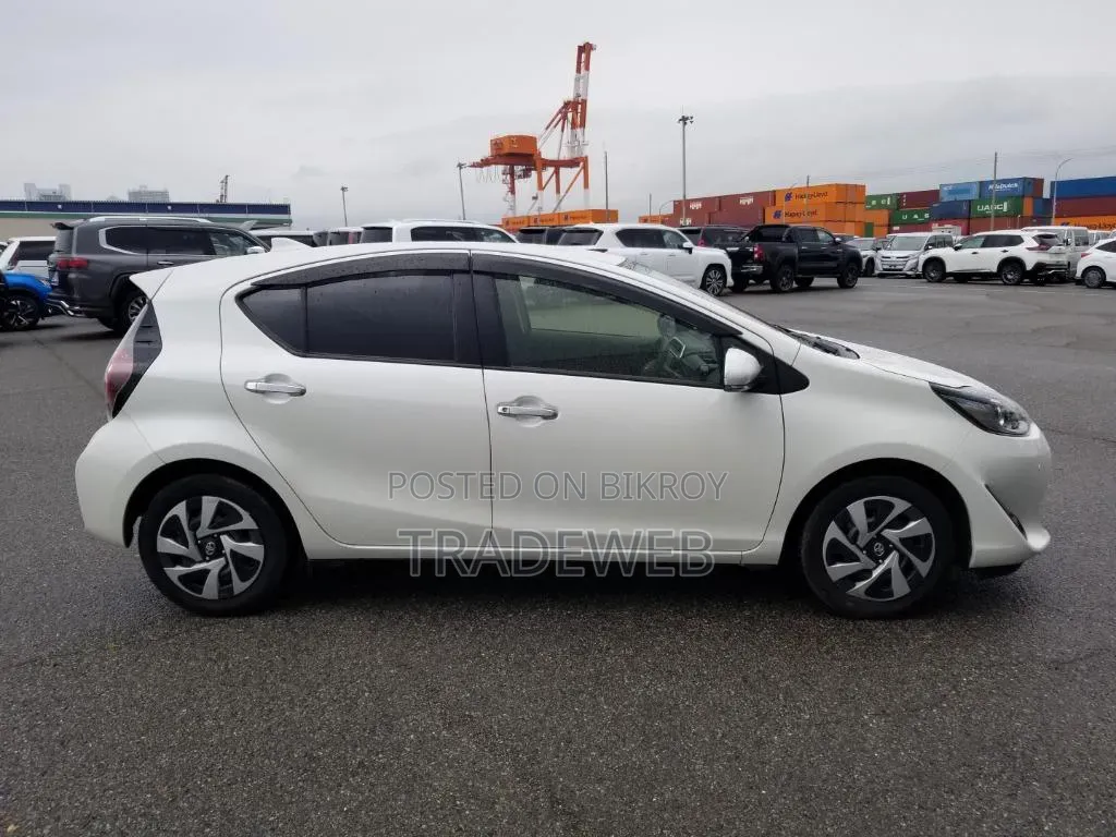 Toyota Aqua 2021 Pearl