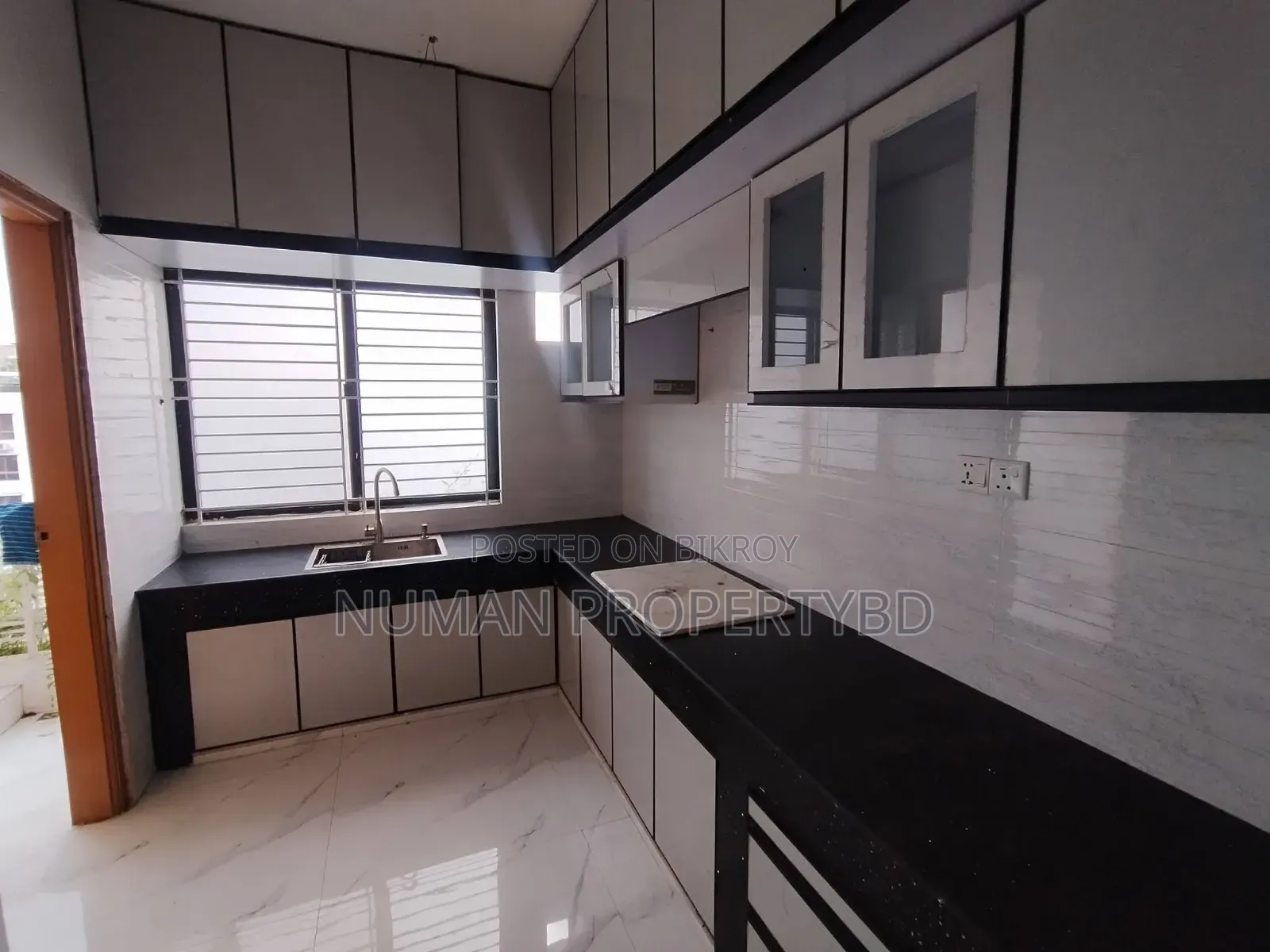 4-bedroom Apartment in Numan Property Bd, Basundhara for Rent