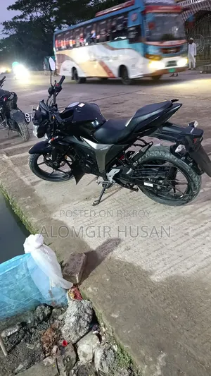 নতুন সুজুকি জিক্সার মনোটোন ২০২৫ কালো