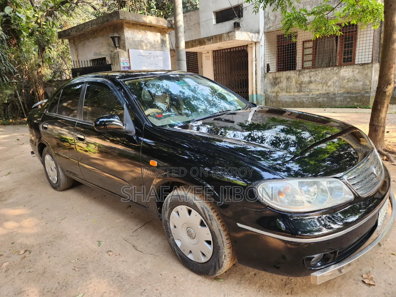 নিসান সানি ২০০৬ কালো