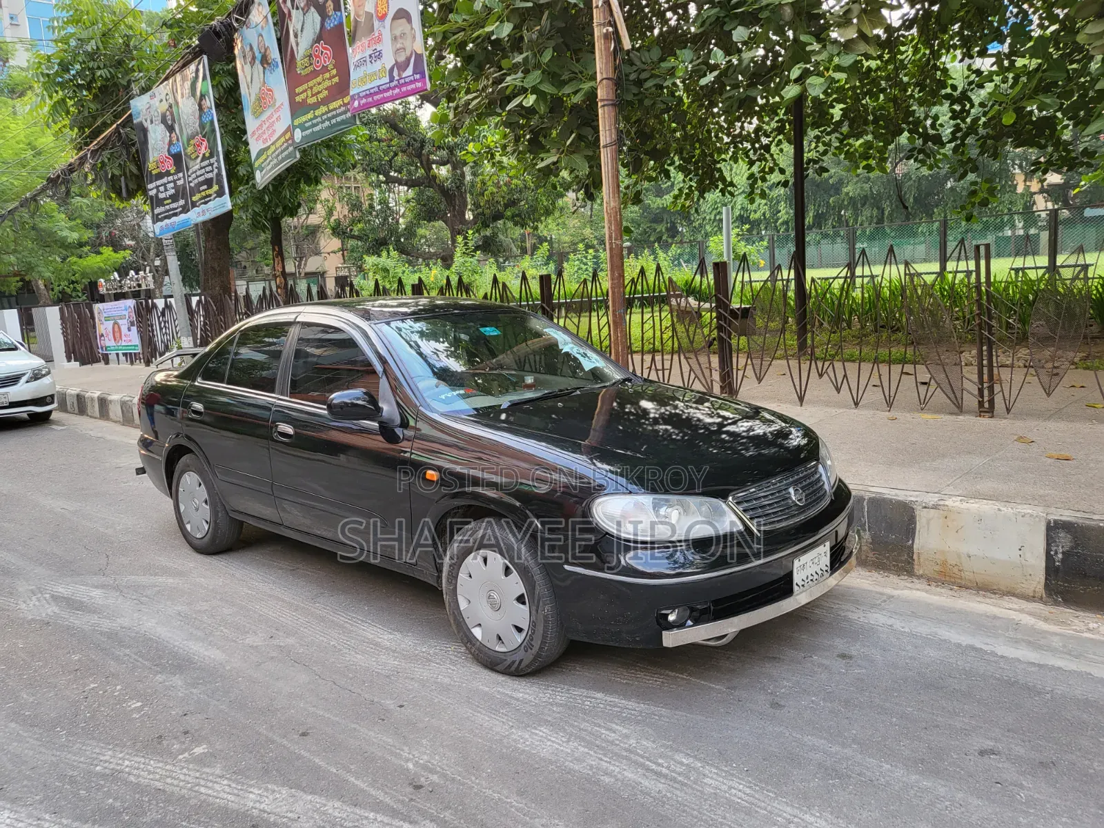 নিসান সানি ২০০৬ কালো