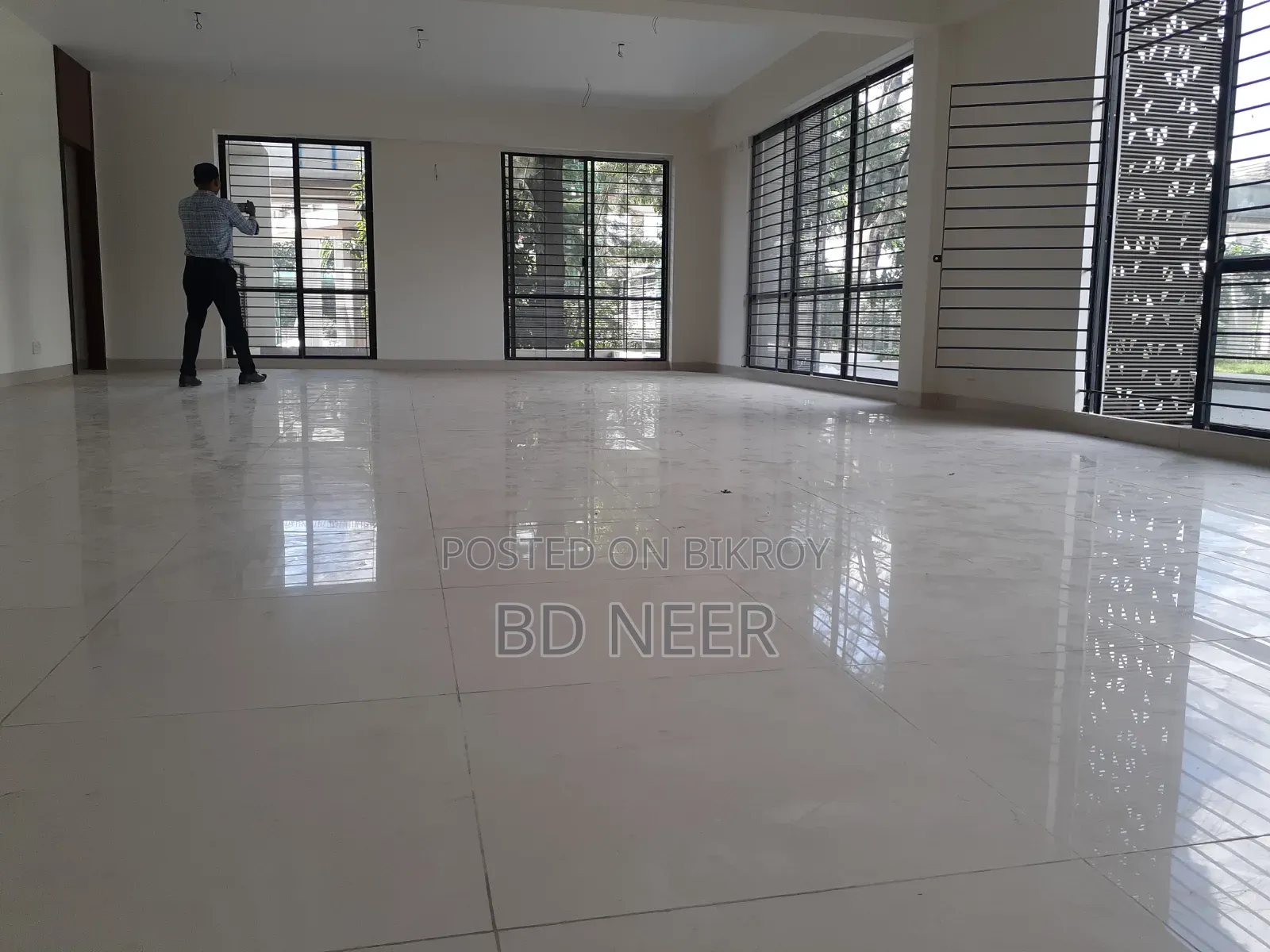 মাদানি এভিনিউতে ৩৫০০ বর্গফুটের অফিস ভাড়ার জন্য