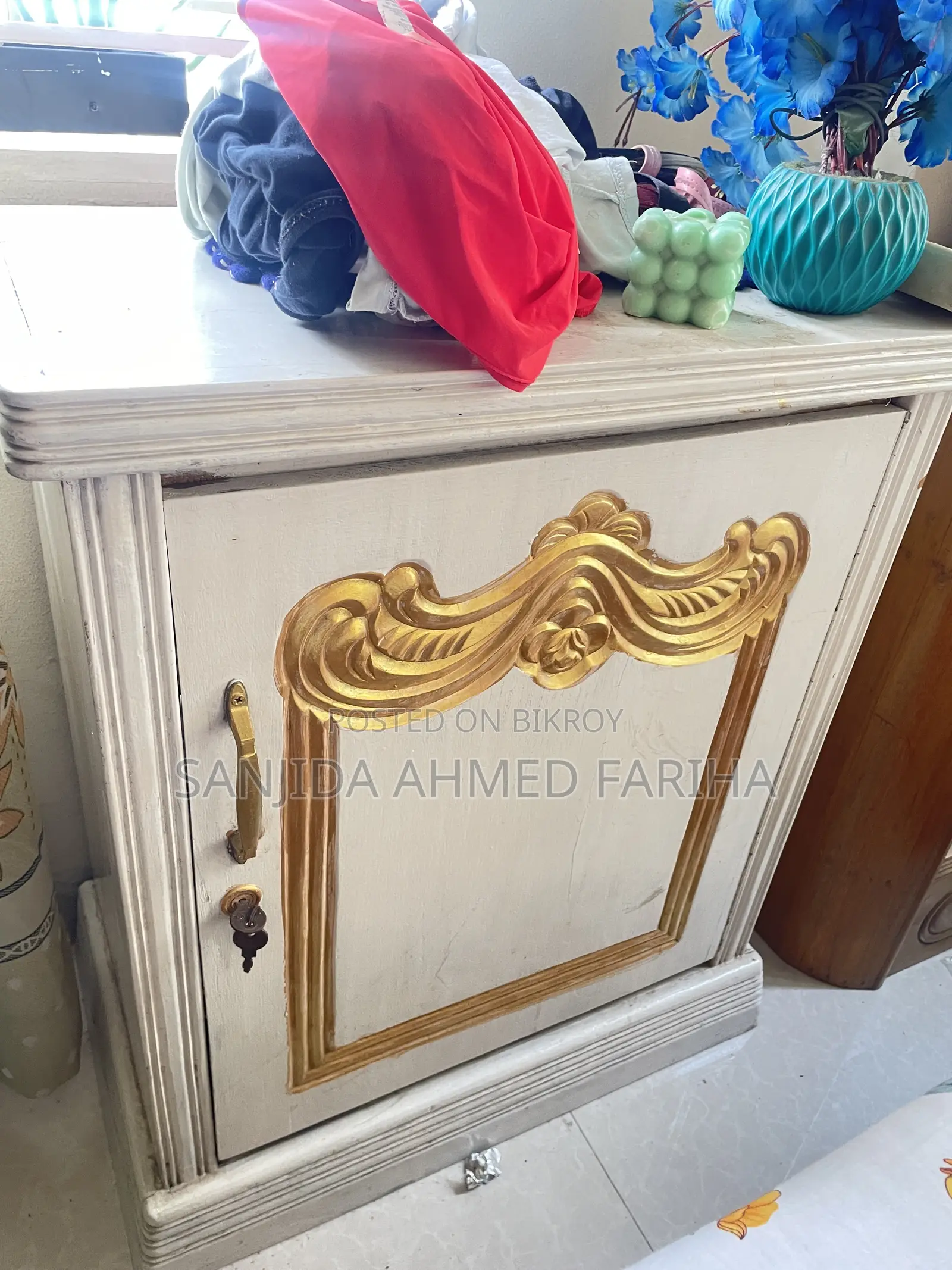 Almari and Bed Side Table