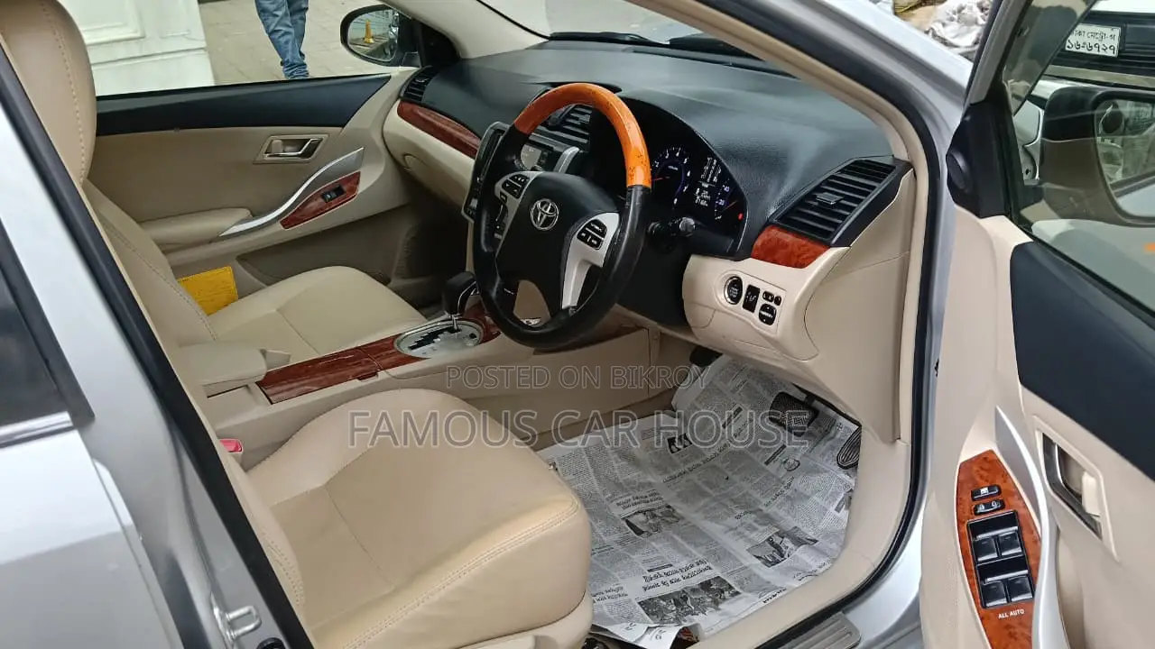 Toyota Premio 2.0 FWD 2013 Silver