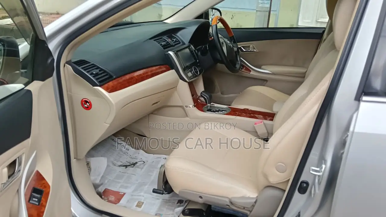 Toyota Premio 2.0 FWD 2013 Silver