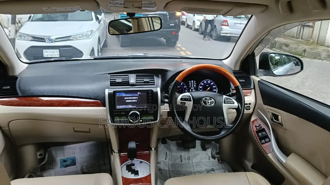 Toyota Premio 2.0 FWD 2013 Silver