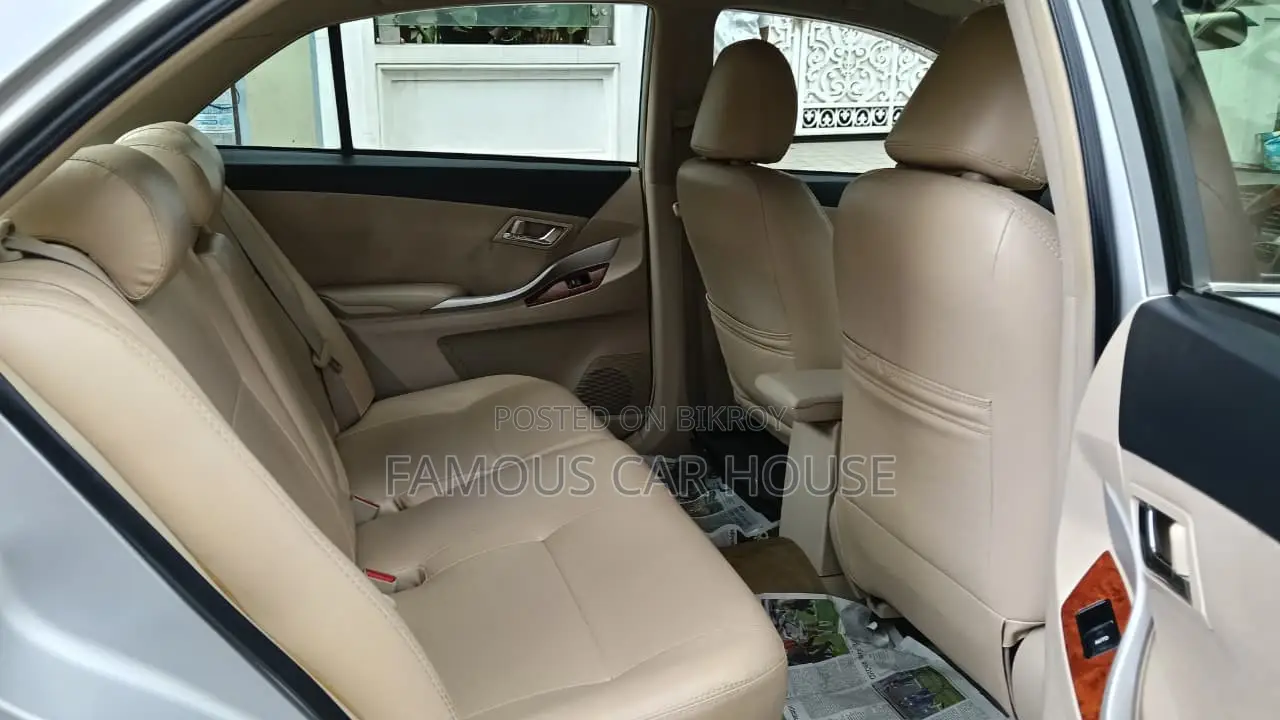 Toyota Premio 2.0 FWD 2013 Silver