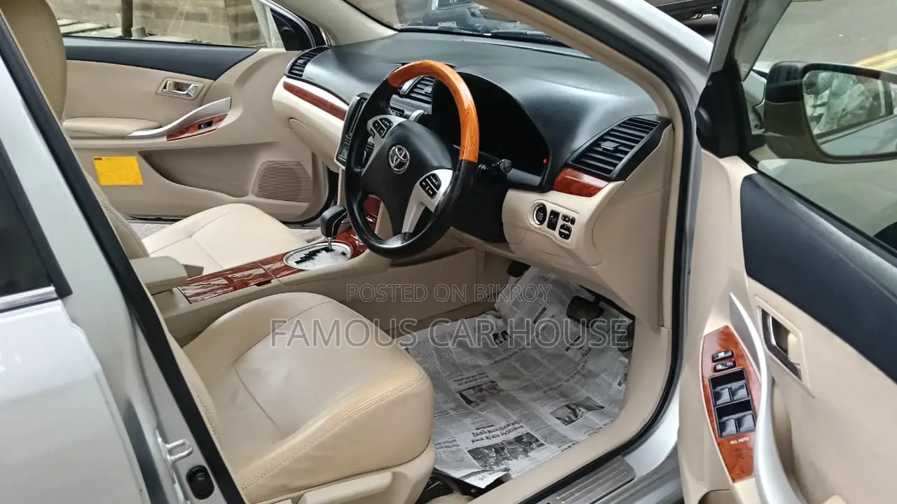 Toyota Premio 2.0 FWD 2013 Silver