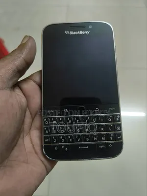 ব্ল্যাকবেরি ক্লাসিক ১৬ জিবি কালো