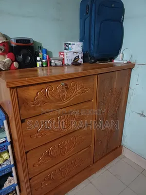 Teak wood wardrobe for sale, size 4.5/5 feet.