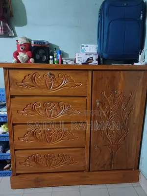 Teak wood wardrobe for sale, size 4.5/5 feet.