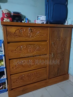 Teak wood wardrobe for sale, size 4.5/5 feet.