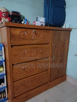 Teak wood wardrobe for sale, size 4.5/5 feet.