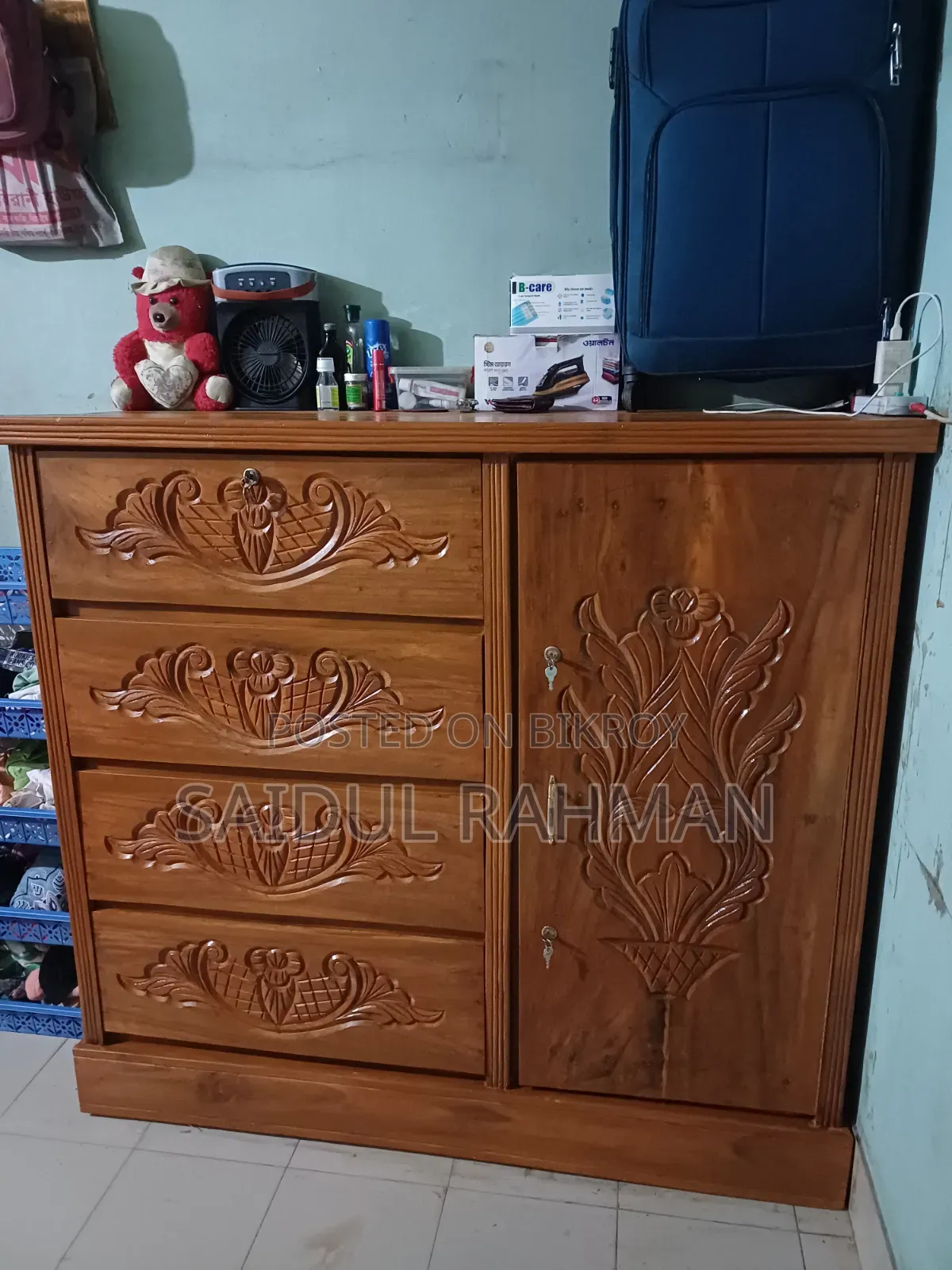 Teak wood wardrobe for sale, size 4.5/5 feet.
