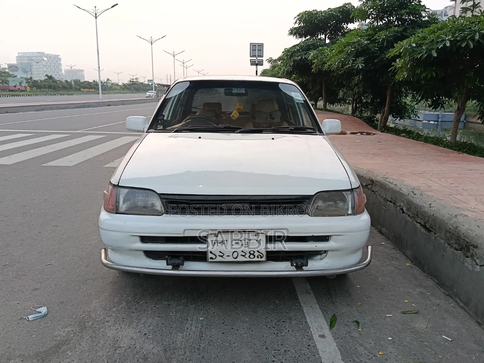 টয়োটা স্টারলেট ১৯৯০ সাদা