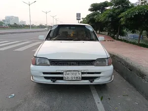 টয়োটা স্টারলেট ১৯৯০ সাদা