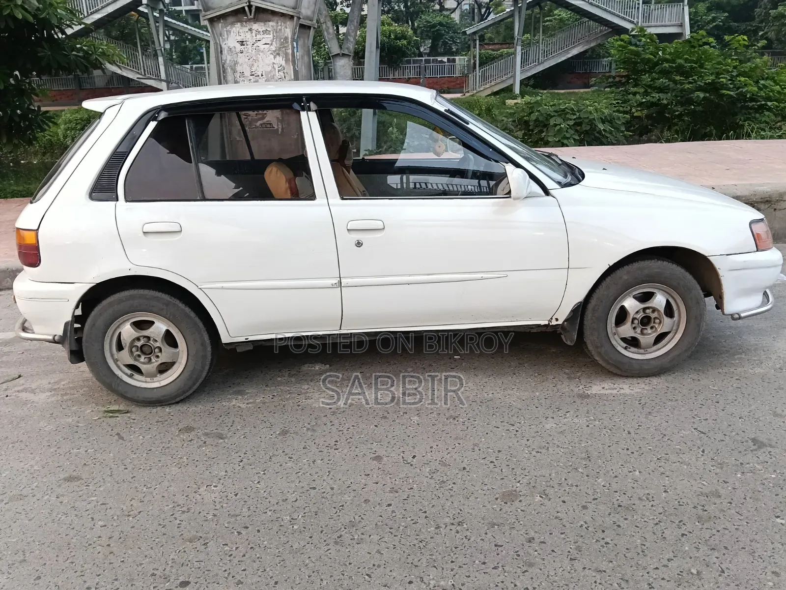 টয়োটা স্টারলেট ১৯৯০ সাদা