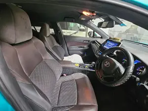 Toyota C-HR 2017 Green