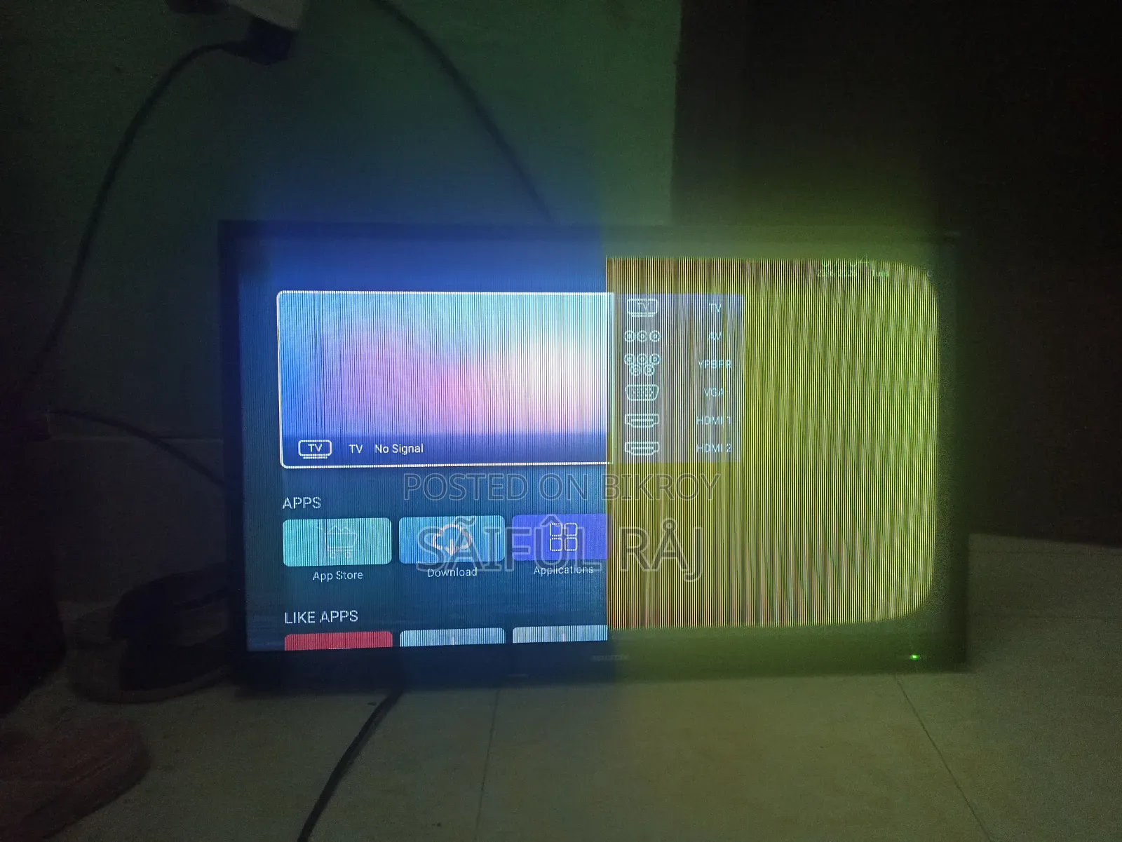 Selling this TV, it only has a green line, no other issues.