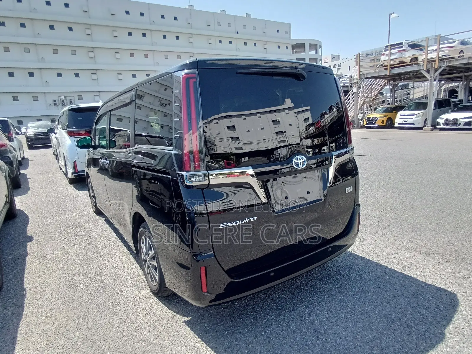 Toyota Esquire 1.8 Front-Wheel Drive Hybrid (7 Seater) 2021 Black