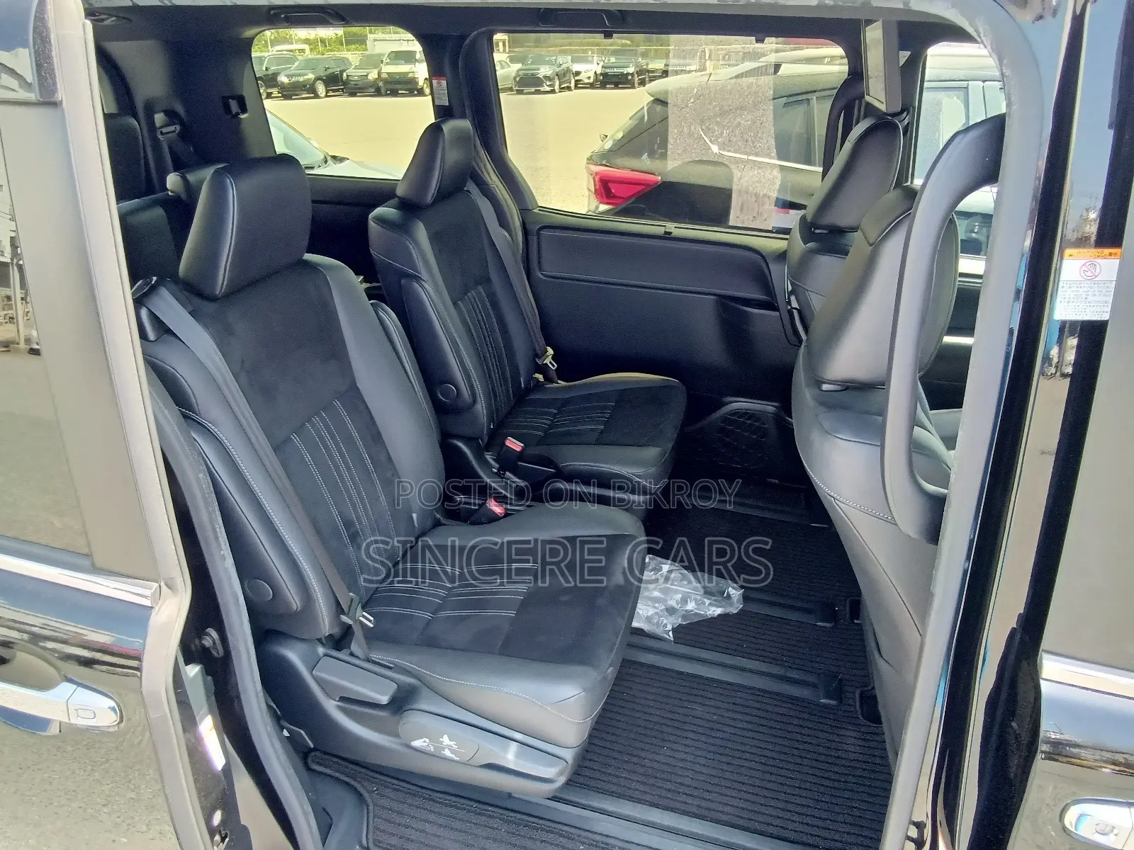 Toyota Esquire 1.8 Front-Wheel Drive Hybrid (7 Seater) 2021 Black
