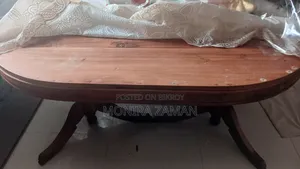 ডাইনিং টেবিল