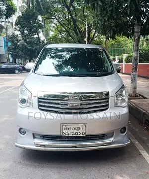 Toyota Noah 2012 Silver