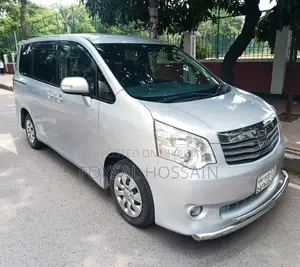 Toyota Noah 2012 Silver