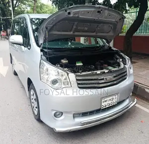 Toyota Noah 2012 Silver