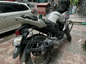 ইয়ামাহা এফজেডএস ভি৩ ২০১২ হোয়াইট