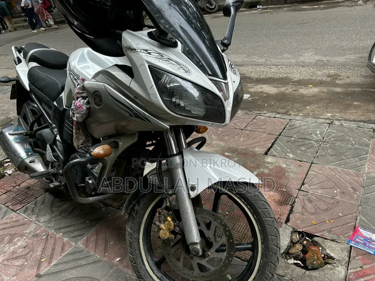 ইয়ামাহা এফজেডএস ভি৩ ২০১২ হোয়াইট