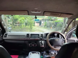 Toyota HiAce 2012 Silver