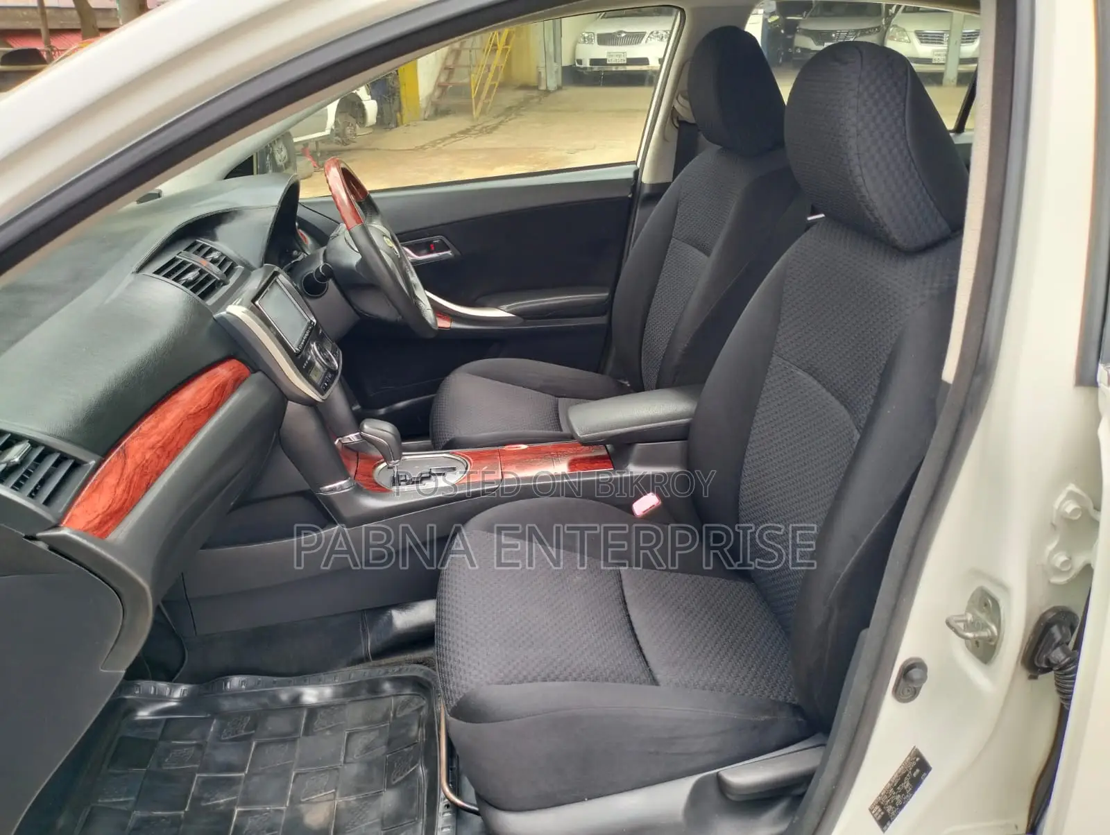 Toyota Premio 2010 White