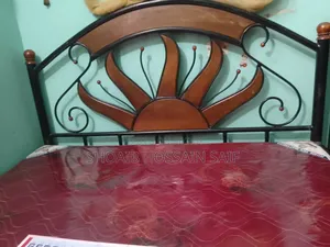 5/7 Feet Bed With Mattress